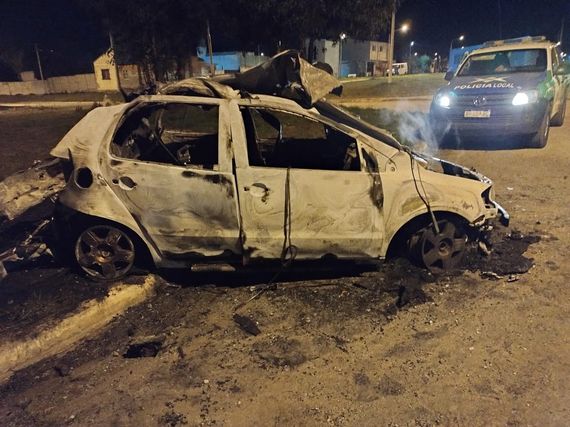 Un auto fue consumido por las llamas en La Movediza