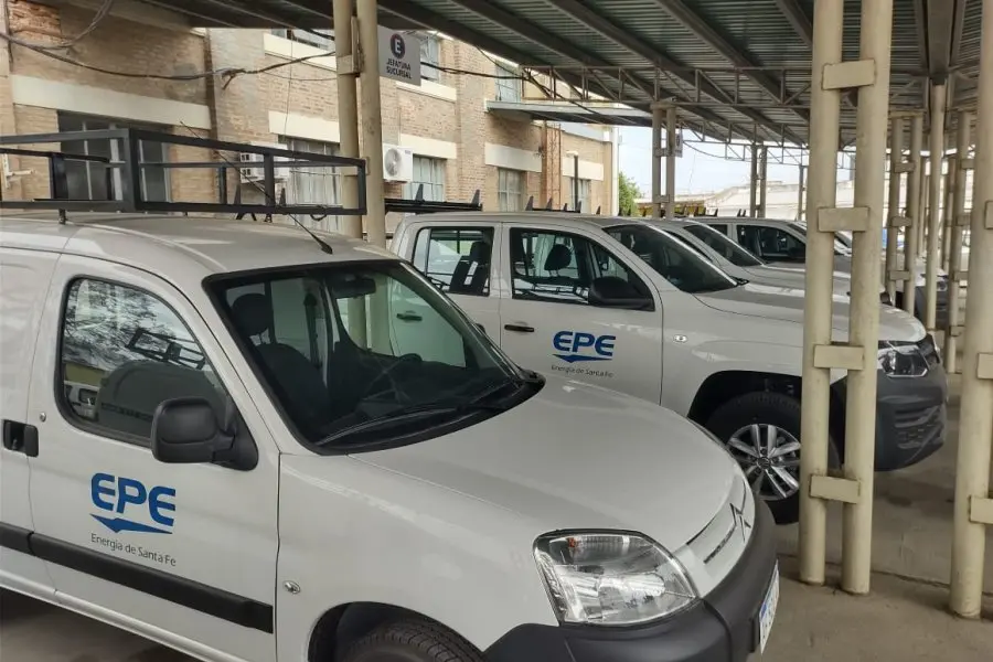 Entregaron diez vehículos a la EPE para la atención del servicio eléctrico en la Sucursal Rafaela