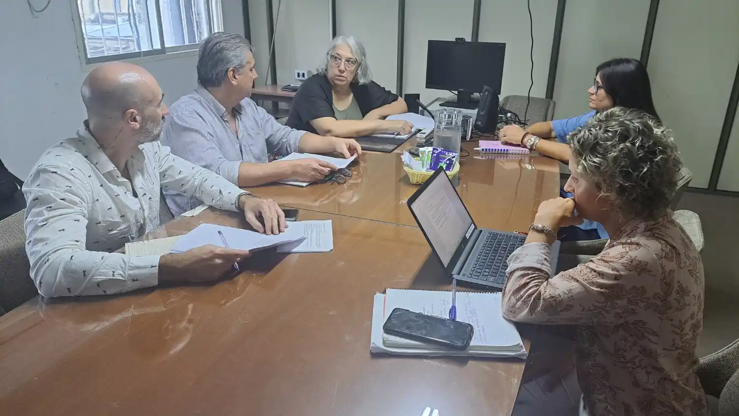 El Secretario de Hacienda y Finanzas, Fernando Chamorro; el Subsecretario de Desarrollo Económico y Productivo, Luciano Cabalaro; y la Subsecretaria de Economía Social y Solidaria, Vanesa Ortiz