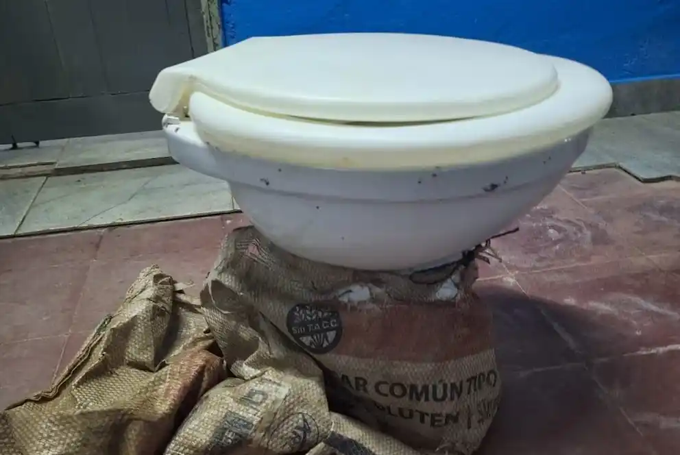El inodoro fue recuperado por la Policía.