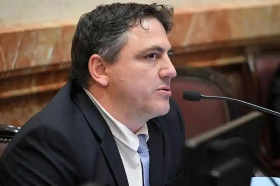 Echaron a Francisco Paoltroni del bloque de senadores de La Libertad Avanza