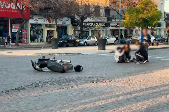 Chocaron en pleno centro y el tránsito se convirtió en caos: un joven hospitalizado