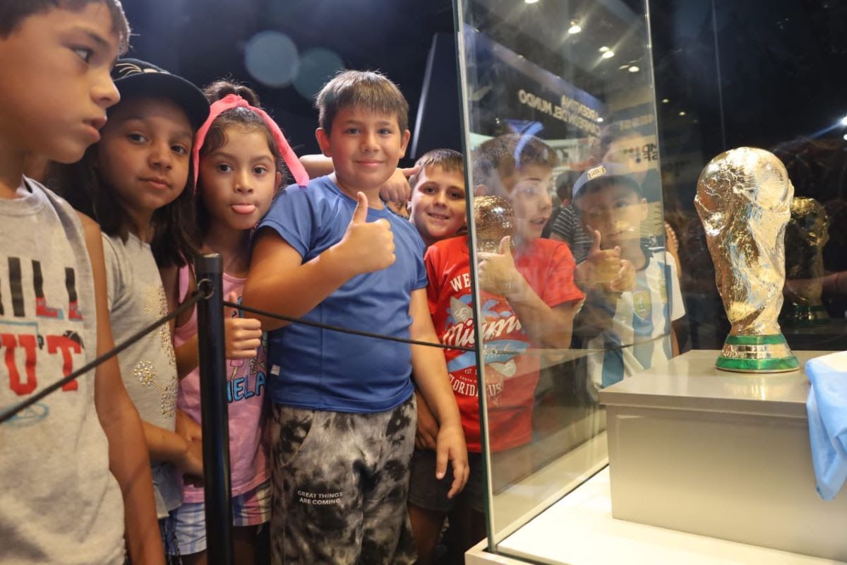La Copa del Mundo comenzó su recorrido por la ciudad de Santa Fe