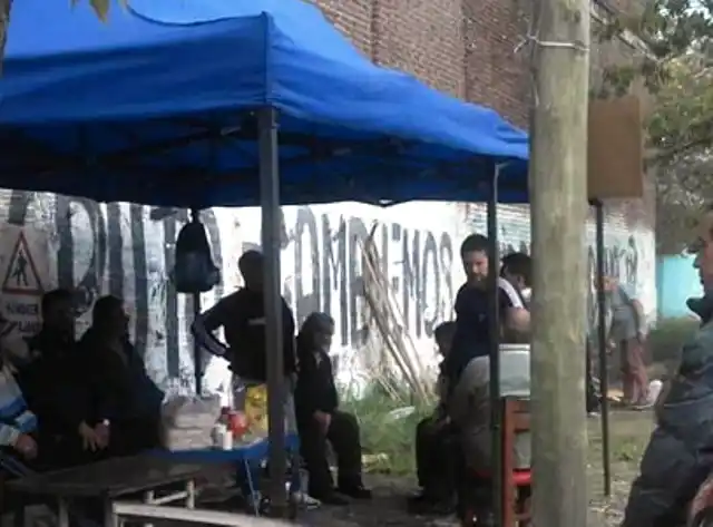 Lanús: Trabajadores de una papelera acampan para evitar "vaciamiento"