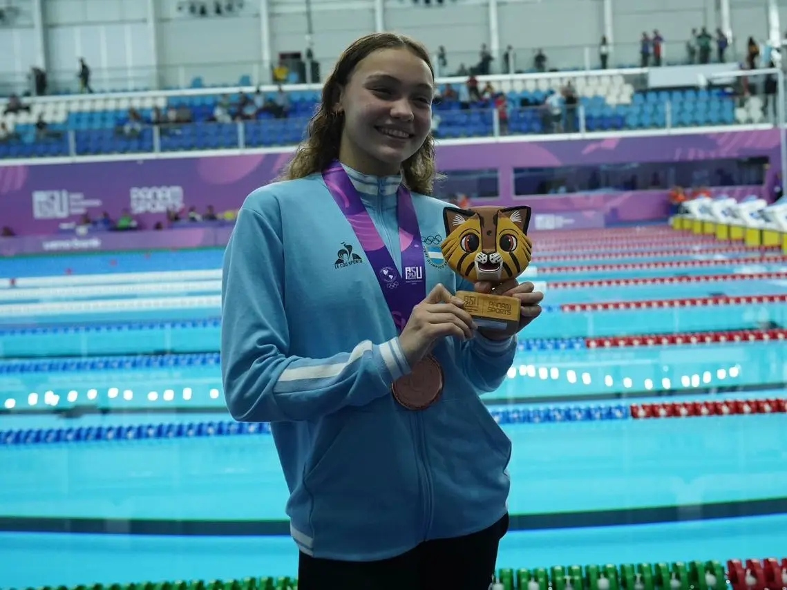 Malena Santillán se colgó el oro en los Juegos Panamericanos Junior en 200 espalda con 2.10.36, batiendo el récord argentino y sudamericano. (@PrensaCOA)