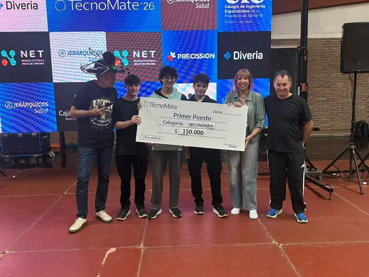 Mauricio Rogiani - profesor / Maximiliano Maese, Genaro Trucone y Alexis David Imoberdorf  - estudiantes