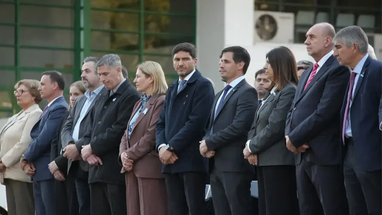 Pullaro y Viotti encabezaron en Rafaela el acto oficial por el 210° aniversario de la Independencia