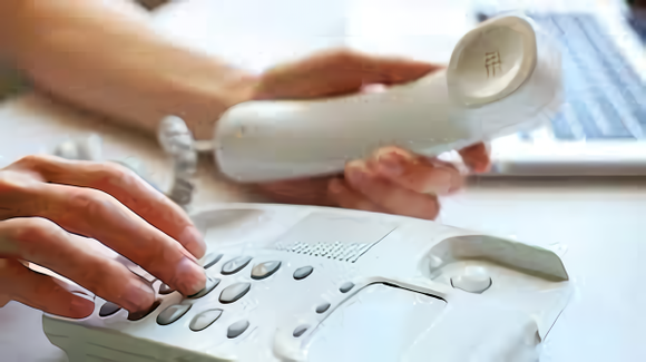 Intento de estafa: delincuentes llamaron al teléfono fijo y quisieron engañar a una docente
