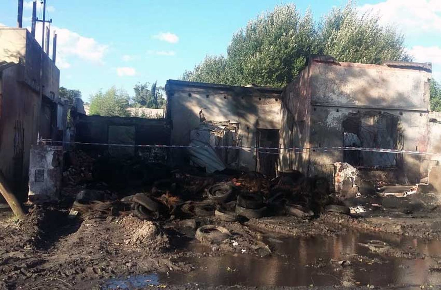 Gomería incendiada: denuncian que fue intencional y piden donaciones