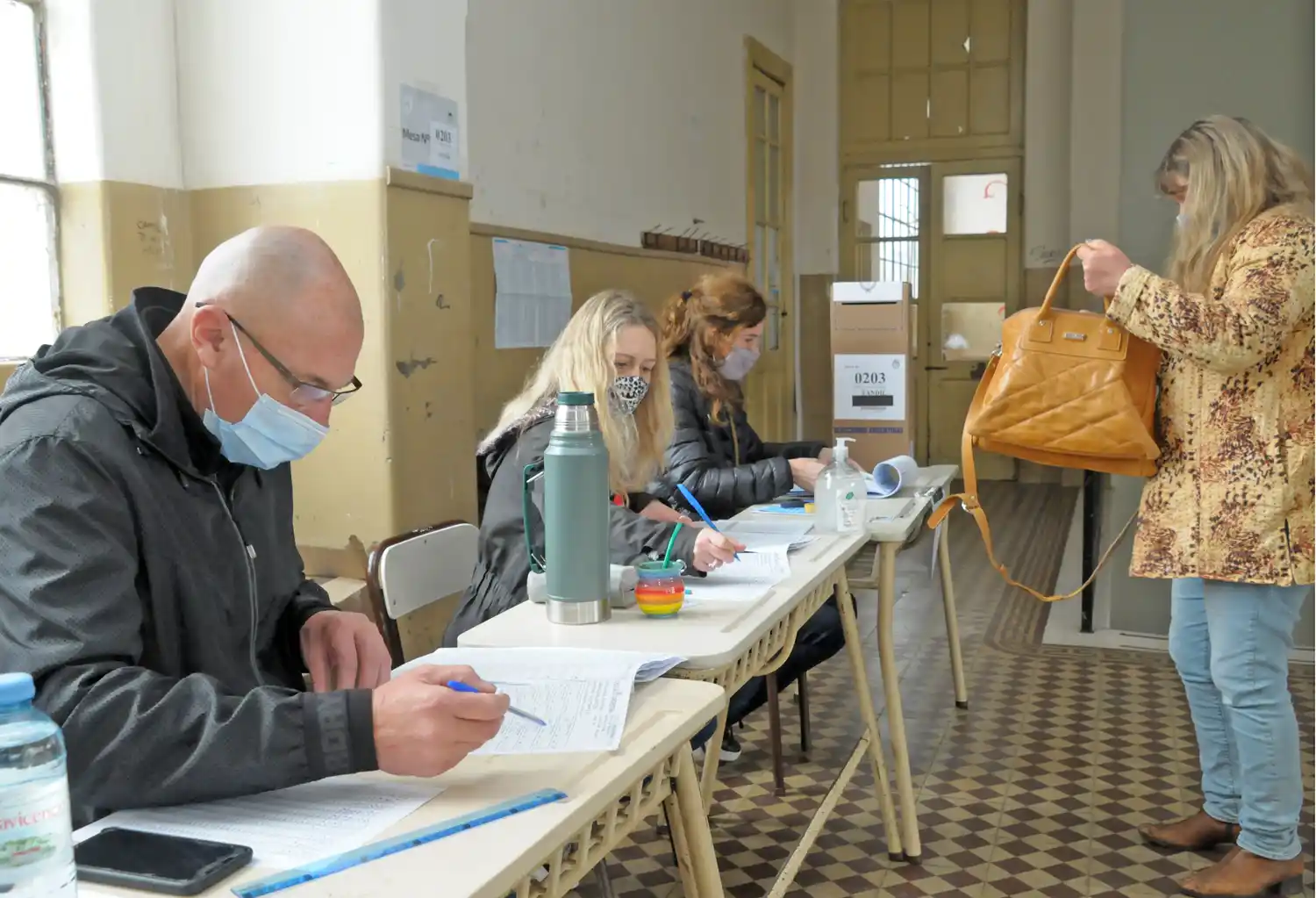 El gobierno nacional elevó hasta 6000 pesos el pago a las autoridades de mesa para la elección general