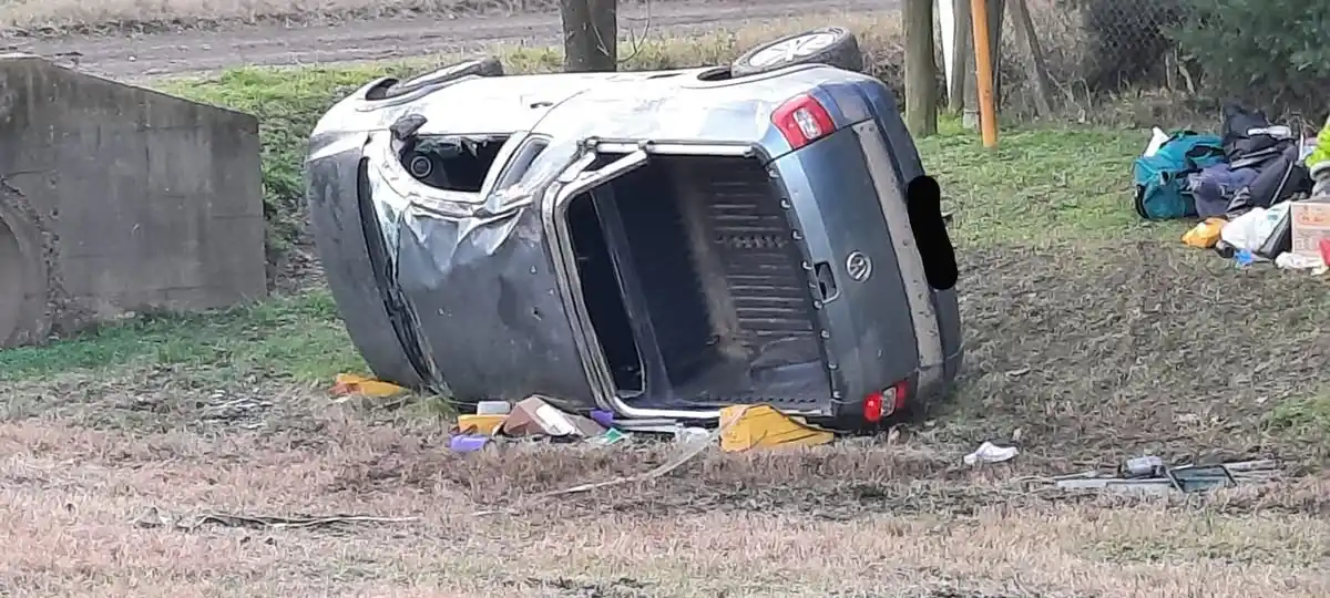 Dos heridos con múltiples traumatismos: volcaron en la ruta Ruta Provincial 67-S