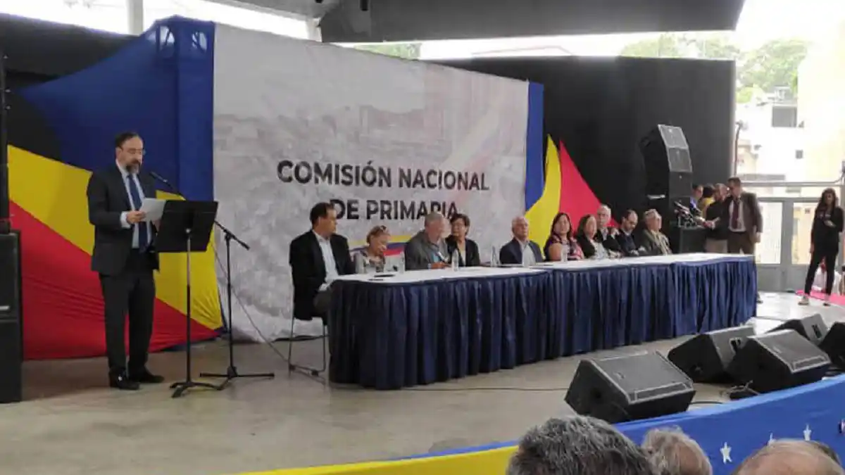 ¿MÁS CACIQUES QUE INDIOS? Comisión de Primarias designa a 18 asesores electorales