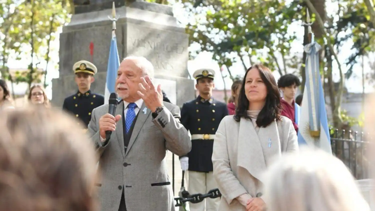 Soledad Martínez, junto a Carlos Constela.
