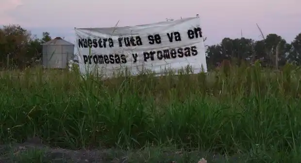 Colocaron carteles en la Ruta 51