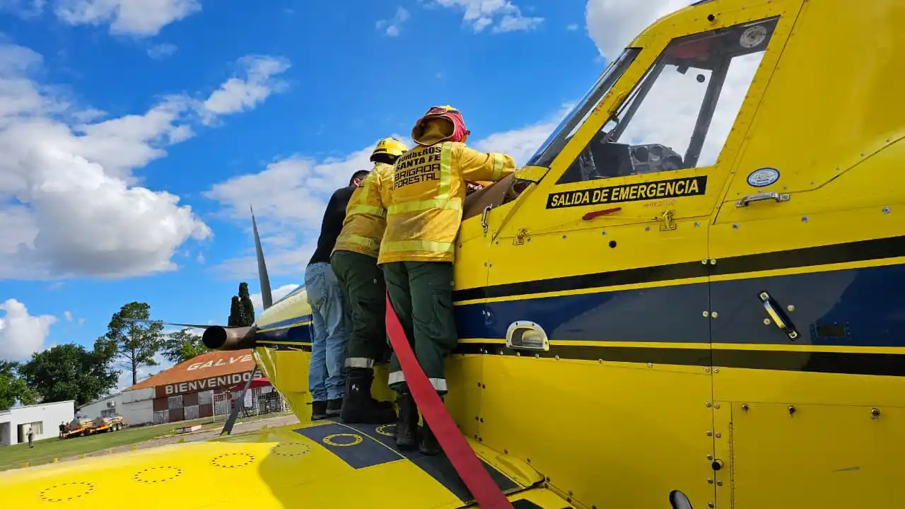 Brigadistas santafesinos se capacitaron en el uso seguro y la coordinación de medios de transporte aéreos
