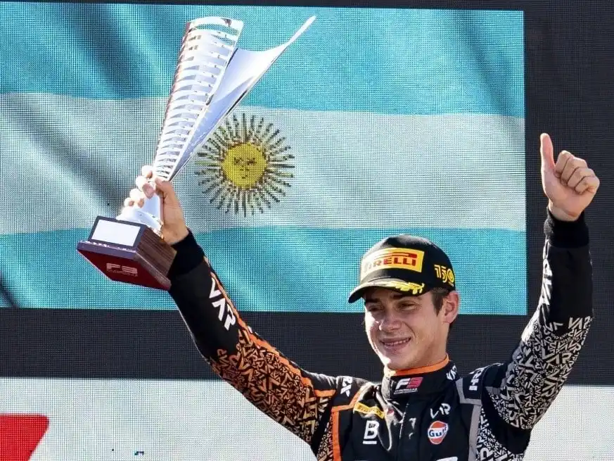 Franco Colapinto alzó la bandera argentina en Imola. Foto: Gentileza