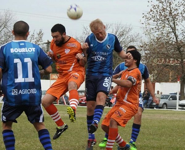 Central Larroque y Deportivo: un empate que no le sirvió a ninguno