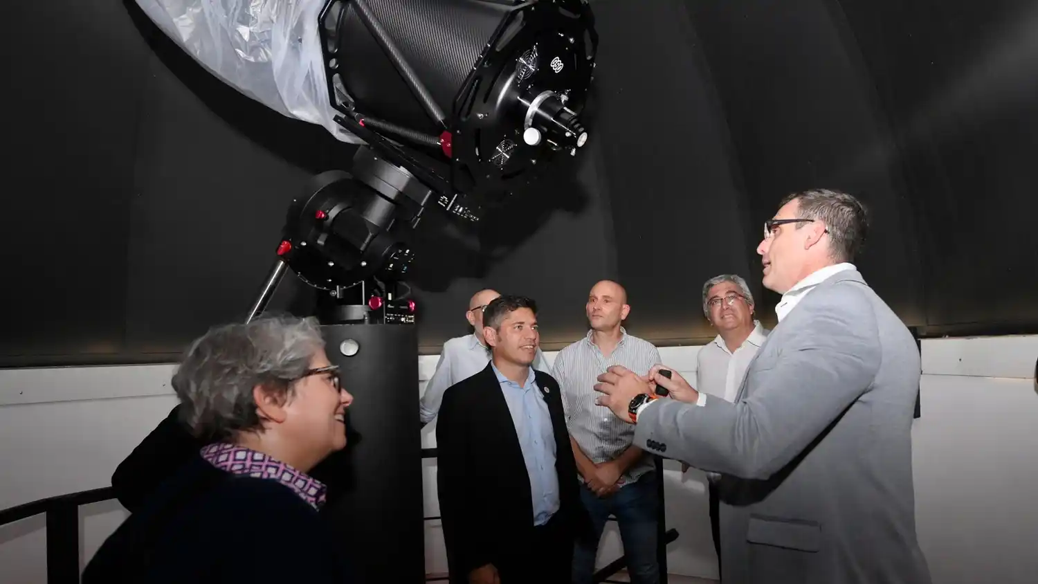 "Nunca vamos a bajar los brazos cuando se trate de defender a los investigadores, docentes y científicos de nuestro país", enfatizó.