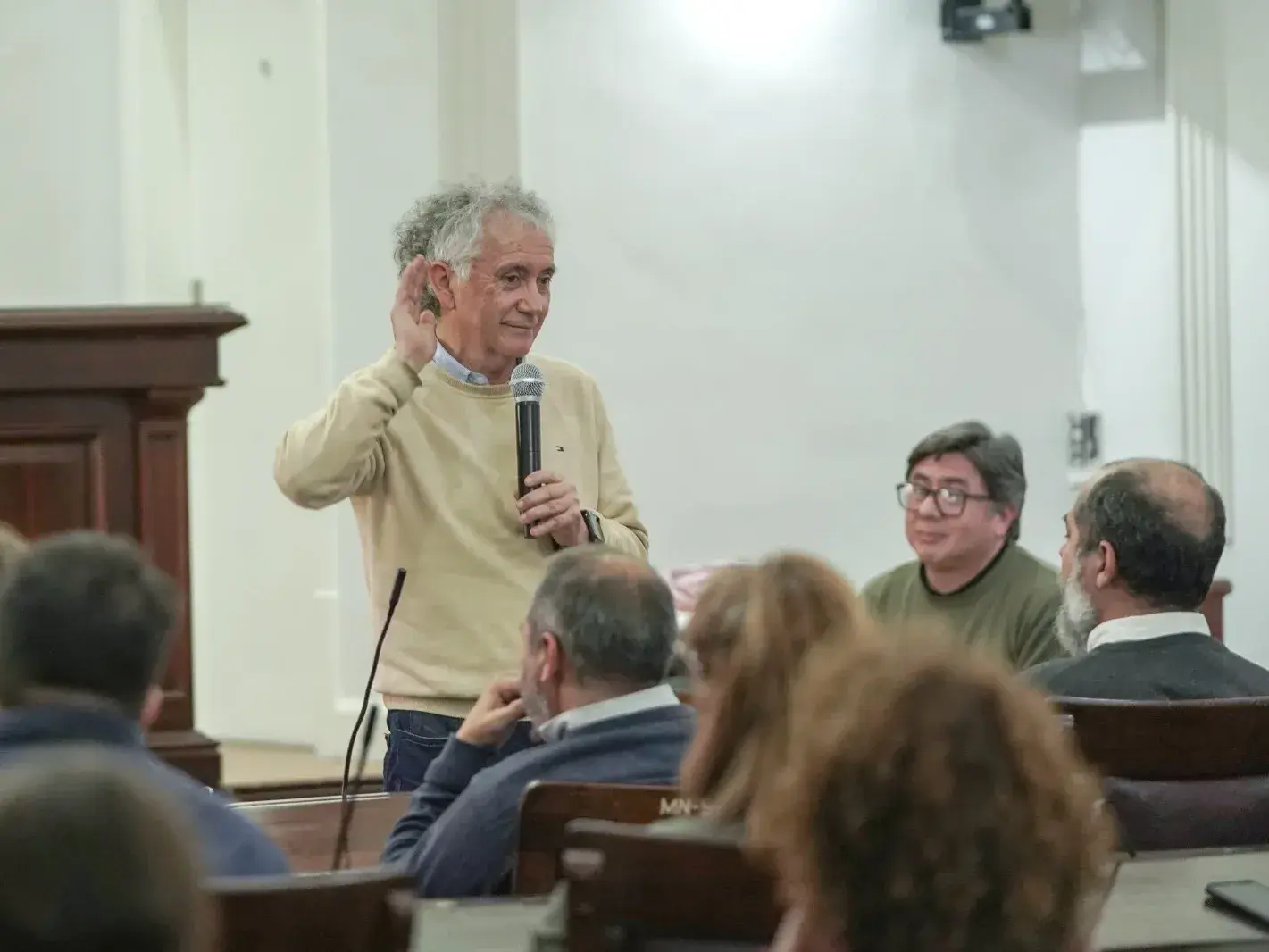 Intercambio. Raúl Lucero resaltó la oportunidad que brindan estos conversatorios para nutrirse de los participantes, en una ida y vuelta