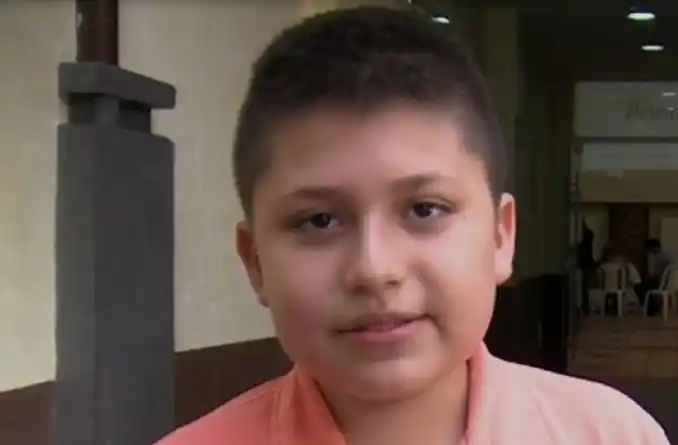 Un genio: tiene 13 años, termina la secundaria y habla once idiomas