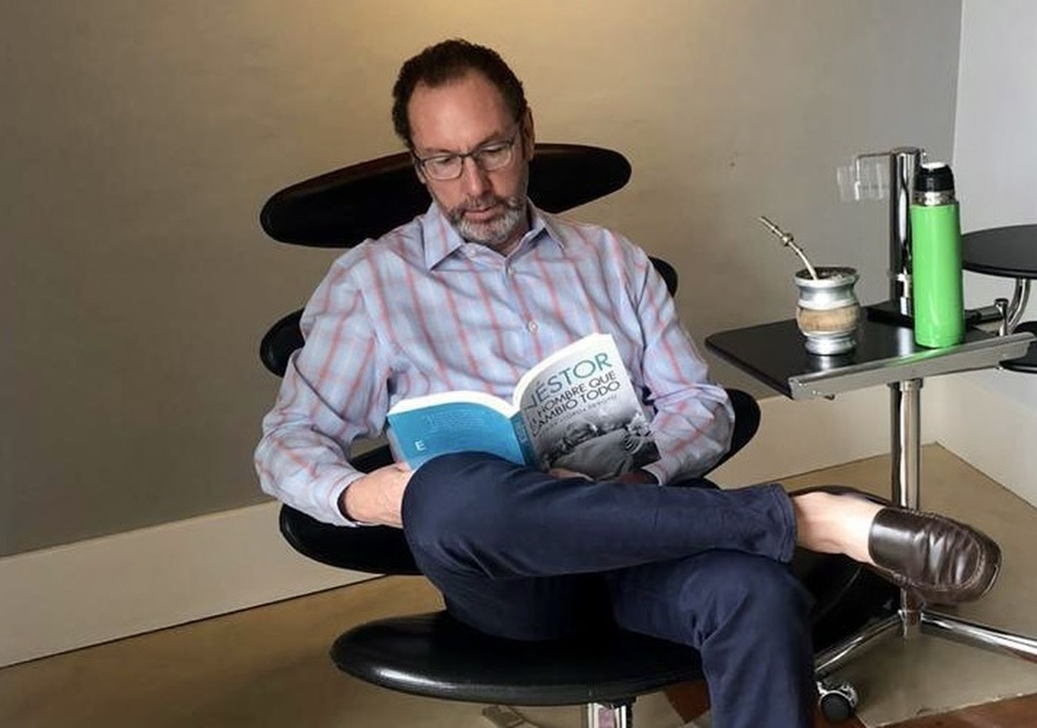 Carlos Casares: Intendente con COVID pasa sus días entre mates y un libro sobre Néstor Kirchner