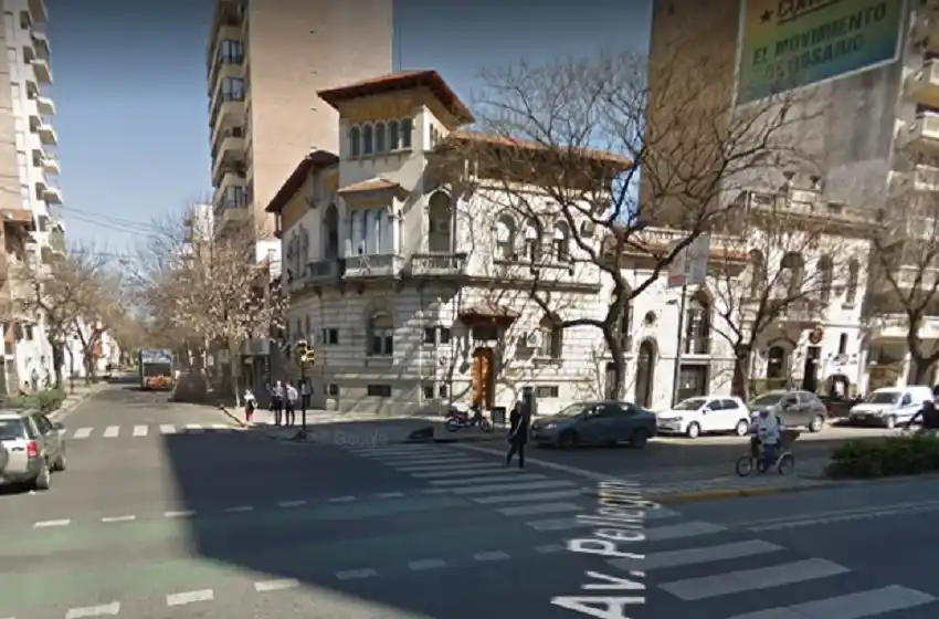 Fueron a desalojar una casa y encontraron una mujer muerta en el piso