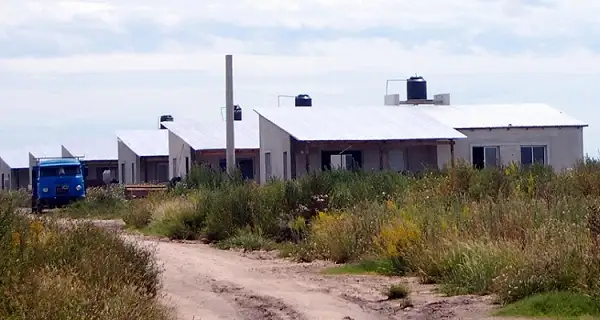 Invierten casi $ 23 millones en 95 casas para las familias del asentamiento