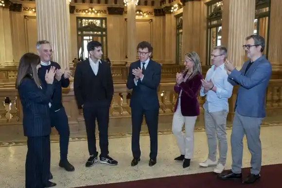 El bailarín Pau Miguez tuvo su despedida en el Teatro Colón antes de viajar a Suiza por su beca