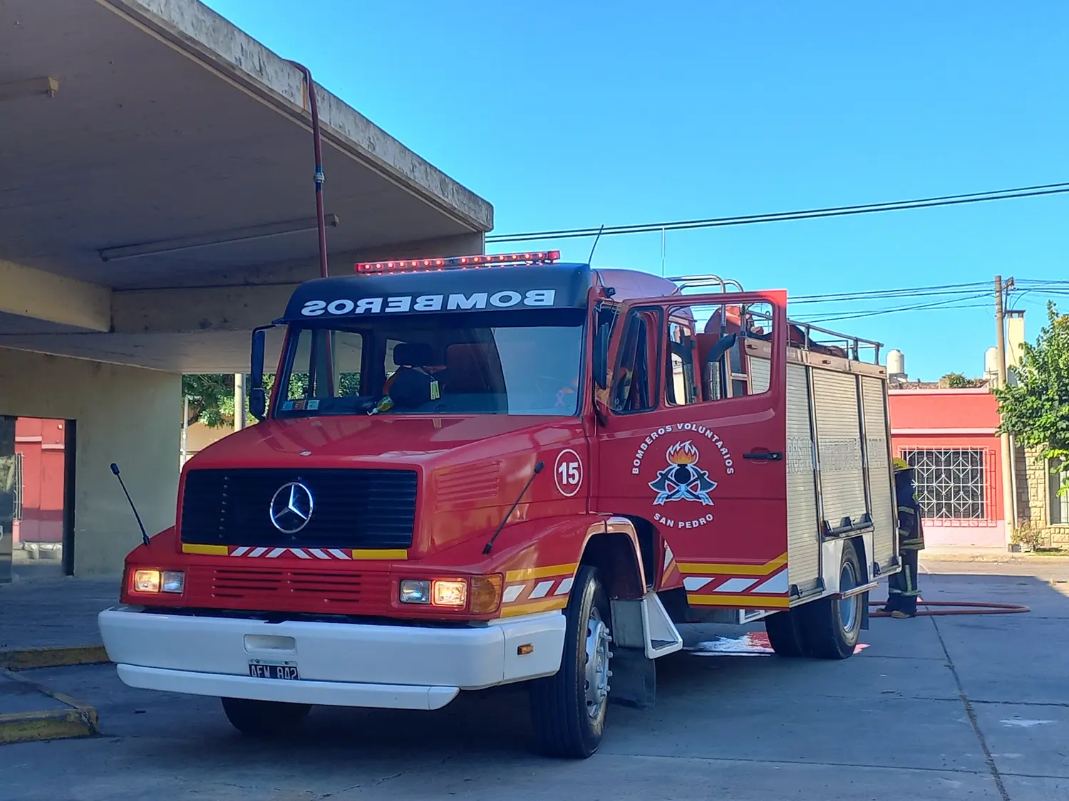 Los bomberos sofocaron el incendio de inmediato.
