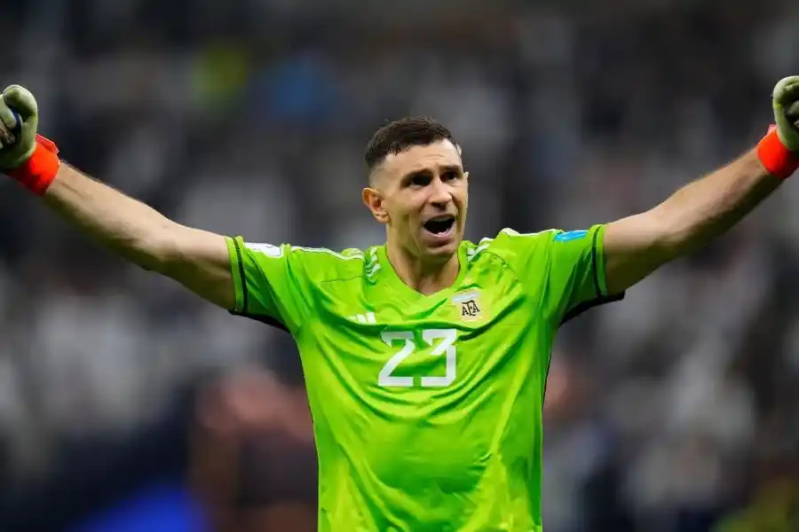 Emiliano Martínez destrozó a la FIFA por la nueva norma “Anti Dibu” en los penales: “Se acordaron tarde”