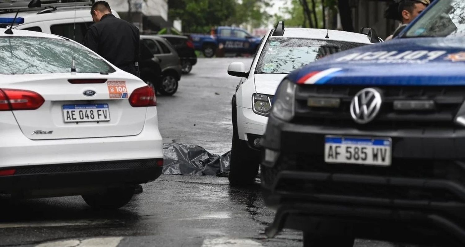 Un policía retirado (de 58 años) mató a un joven de 25 que le habría intentado robar, junto a un cómplice, un bolso que contenía entre 8 y 10 millones de pesos, y estaba en el interior de una camioneta. Crédito: Marcelo Manera