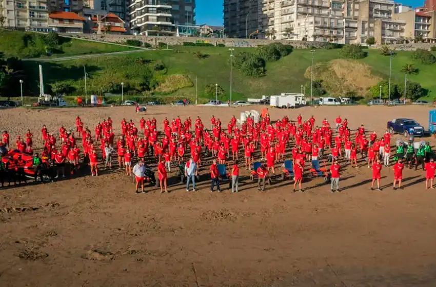 Montenegro agradeció el trabajo de los guardavidas