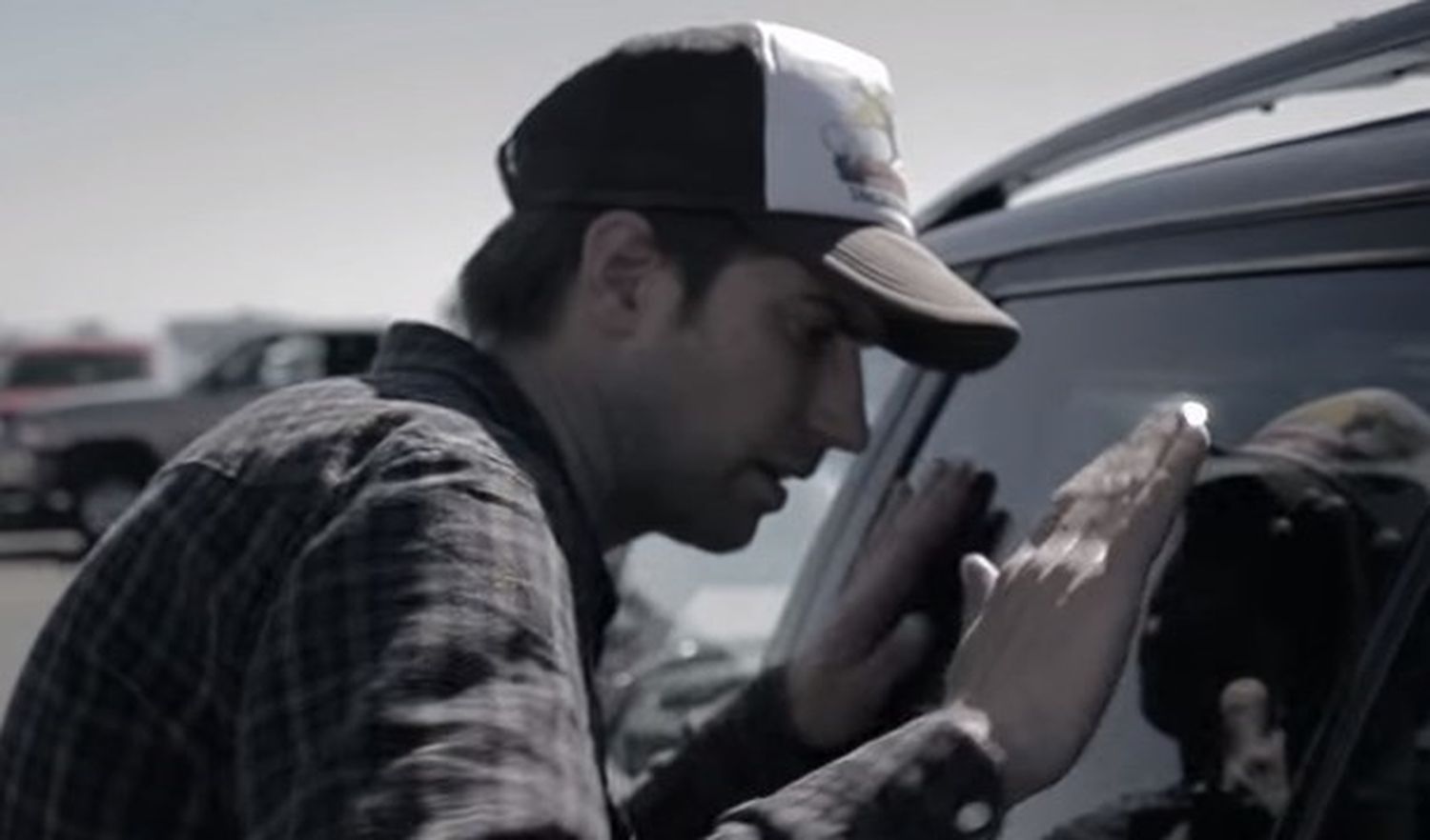 La dura campaña que busca evitar que mueran chicos olvidados en autos