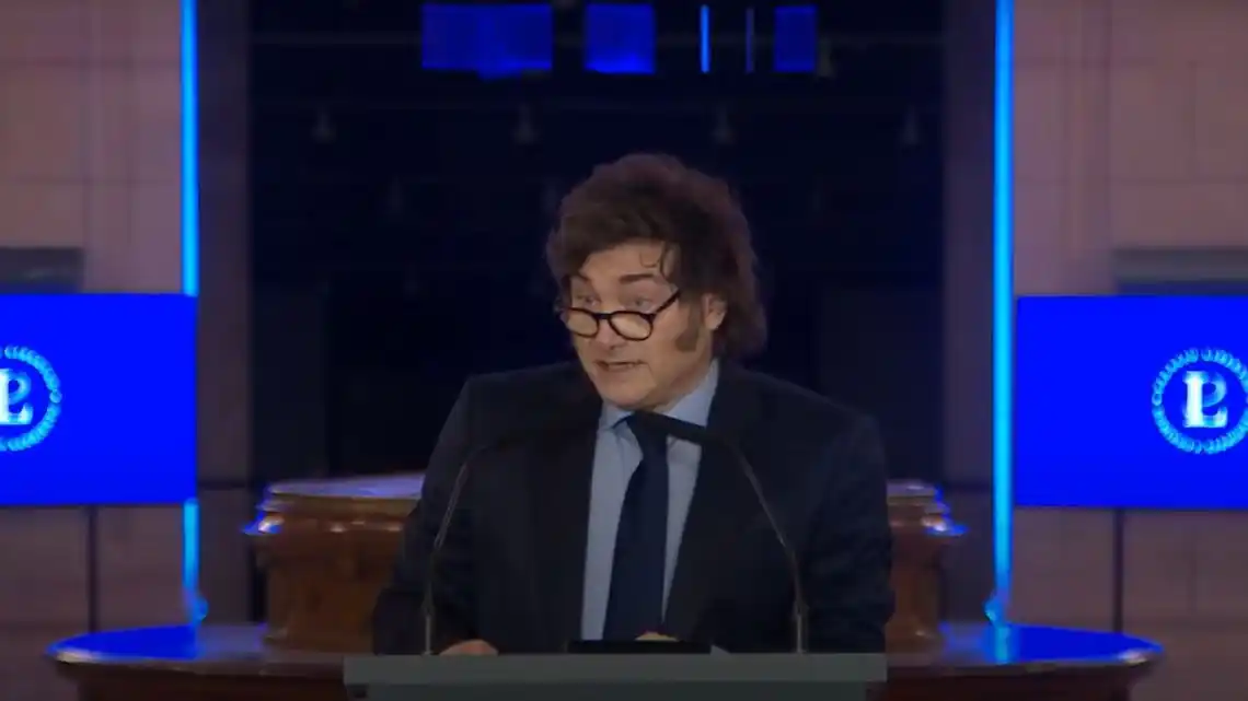 Con un breve acto, Milei presentó el nuevo nombre del ex CCK: Centro Cultural Palacio Libertad “Domingo Faustino Sarmiento”