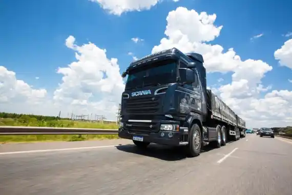 El Gobierno autorizó la libre circulación de camiones bitrenes en todo el país