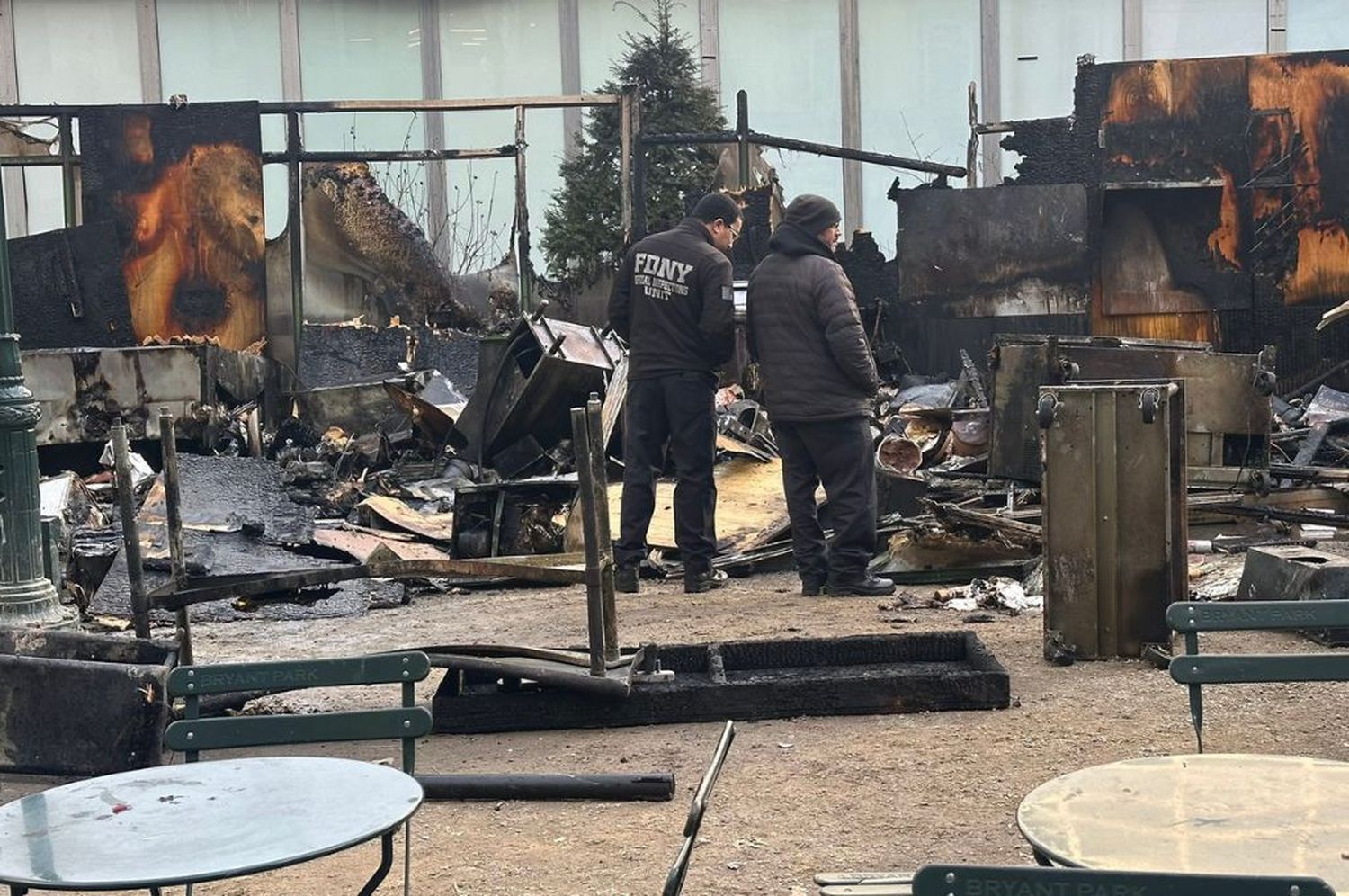 Nueva York: un incendio desató el caos en el mercado navideño de Bryant Park