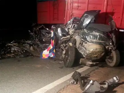 Buenos Aires: Tres muertos en un choque entre auto y camión