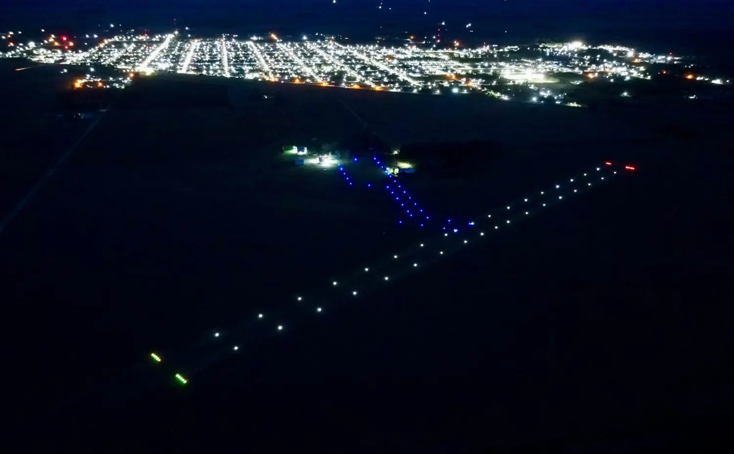 Ponen a punto el balizamiento del aeródromo de San Cayetano