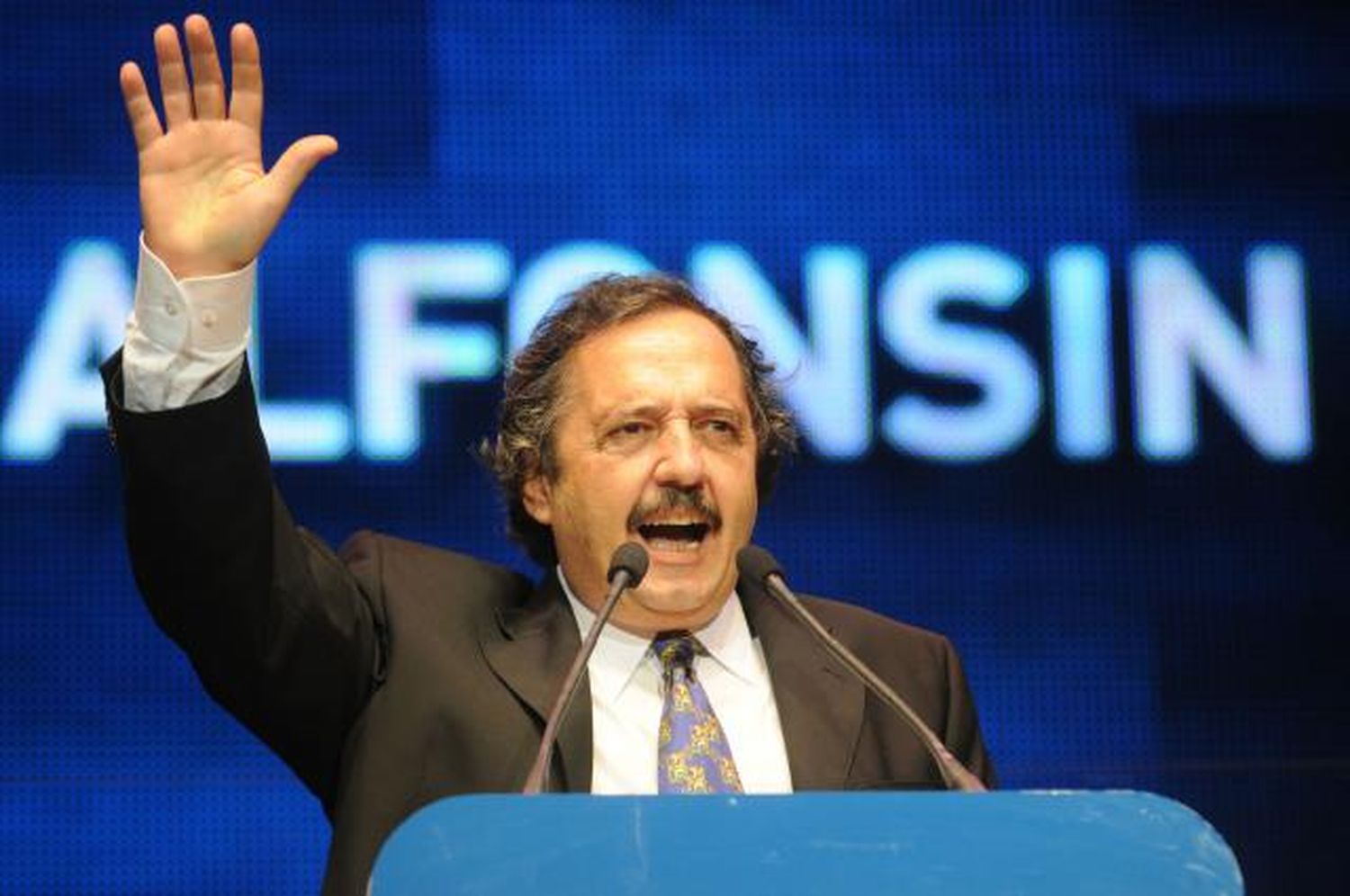 Alfonsín adjudicó el triunfo de Trump al “capitalismo salvaje”