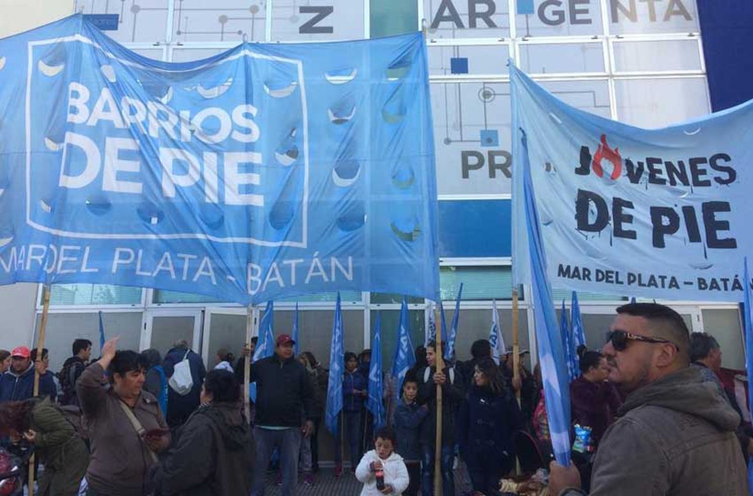 Organizaciones "toman" una de las sedes locales de Anses