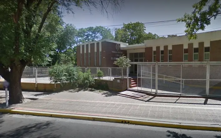 Padres de estudiantes quieren limpiar escuela para evitar el impacto de los paros de ATE
