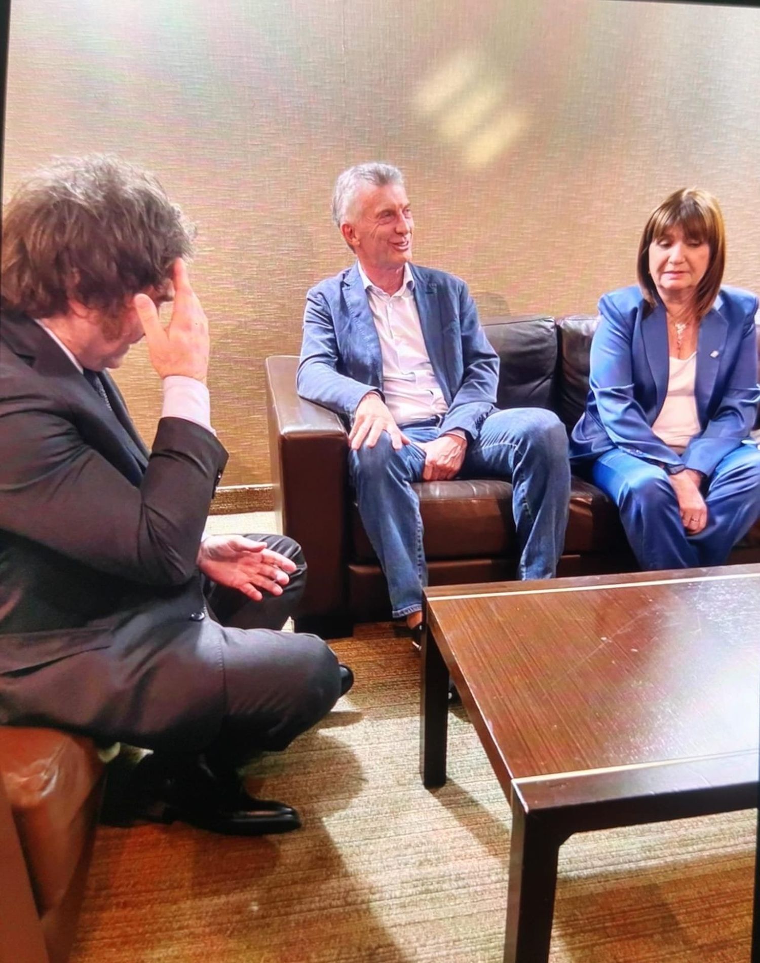 Primera foto de Milei Presidente junto a Macri y Bullrich