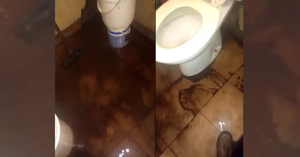 A una familia se le inundó toda la casa con materia fecal