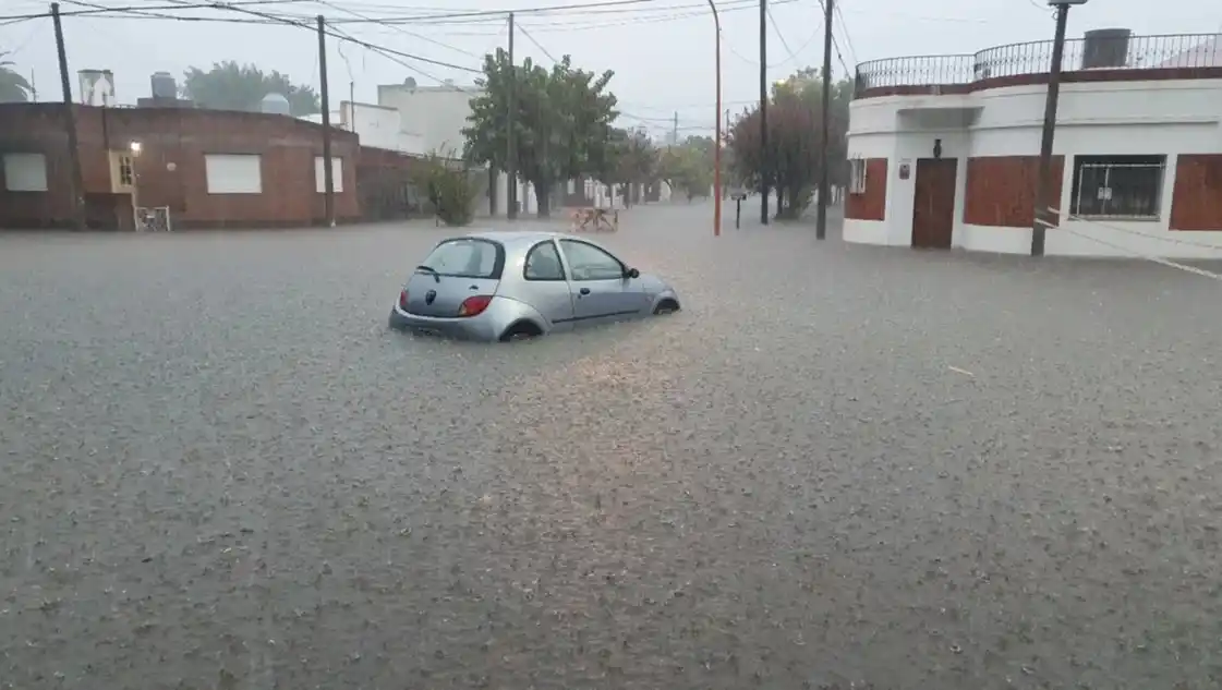 Coronel Rosales complicada con la tormenta