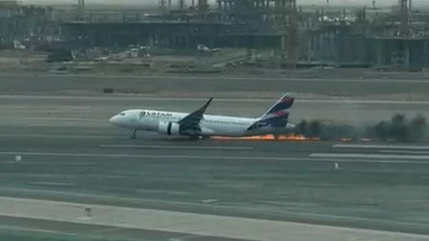 ¡TRAGEDIA EN PERÚ! Dos muertos y un herido deja accidente de avión en el aeropuerto Jorge Chávez