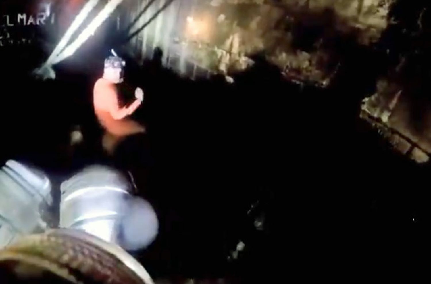 Se cayó de un barco y terminó internado por hipotermia
