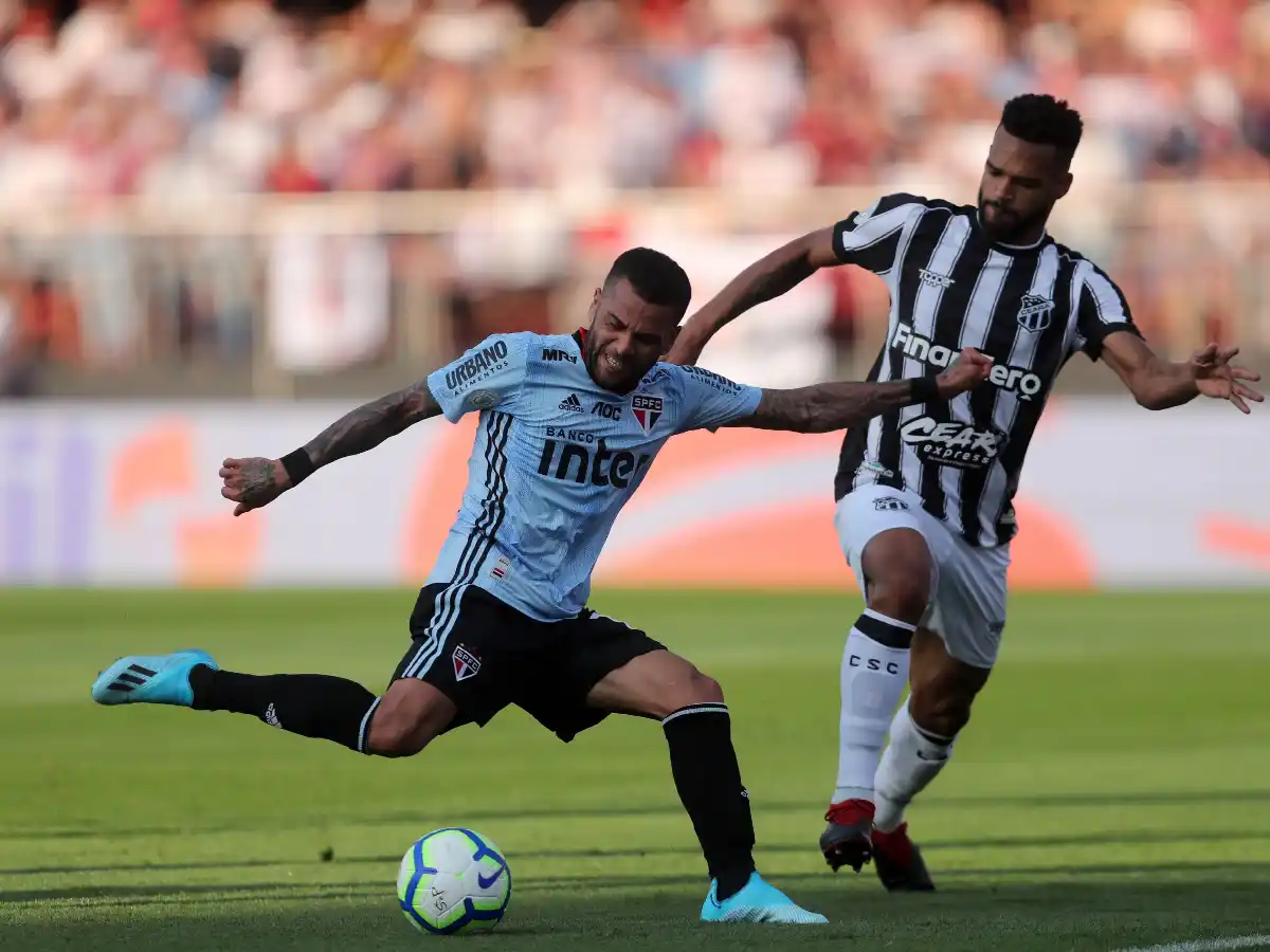 Dani Alves deja San Pablo por deuda económica
