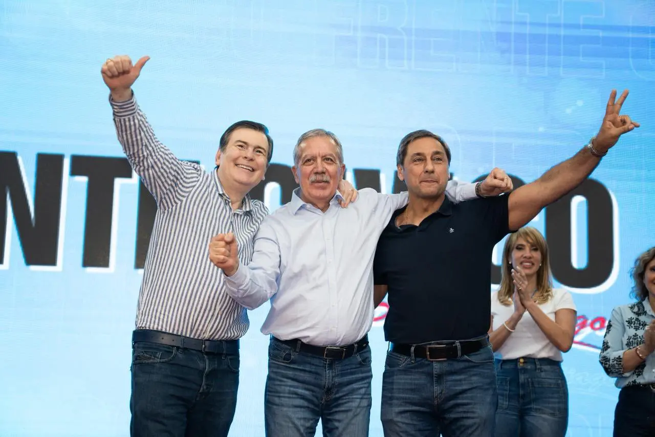 El oficialismo santiagueño rompió la grieta.