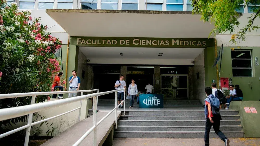 La facultad de Ciencias Médicas de la Universidad Nacional de La Plata.