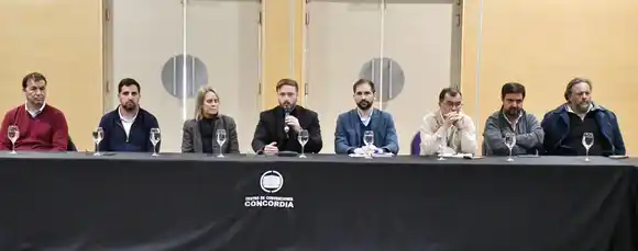 Azcué encabezó una reunión de gabinete ampliada y analizó el impacto del contexto económico en la gestión municipal